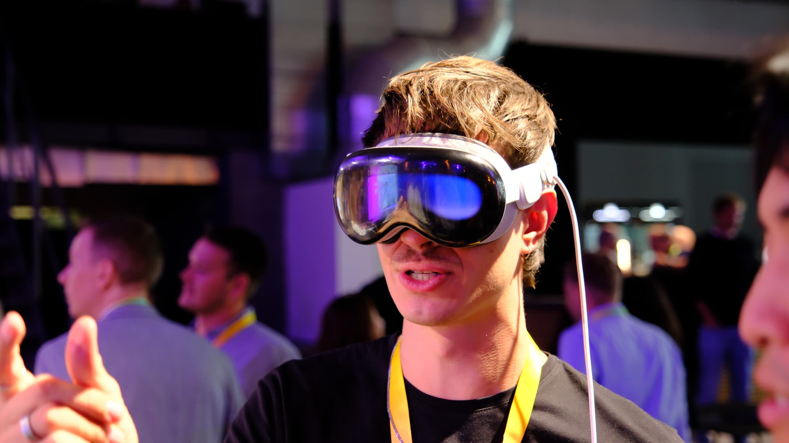 Fred mit Apple Vision Pro auf der Wave Messe