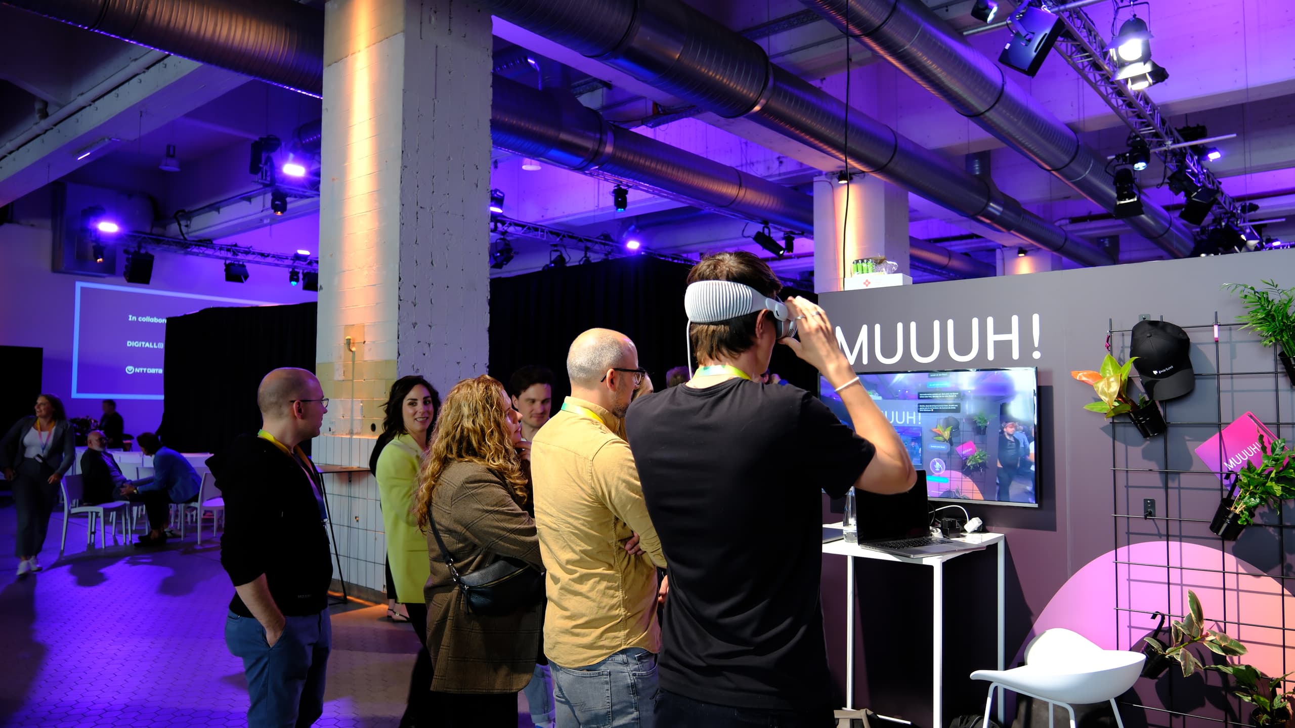 Messestand von MUUUH! auf der Wave mit Apple Vision Pro